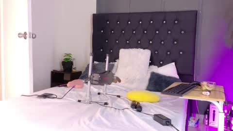 Snapshot of billye_eilish chatting on 09.13.25 Billie online show from 09.13.25