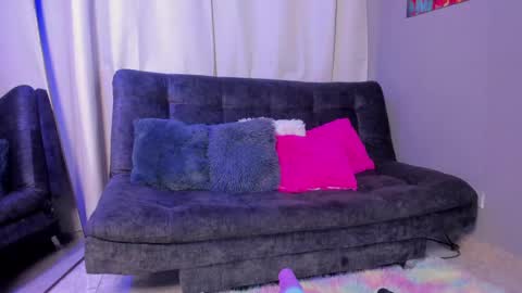 Snapshot of billye_eilish chatting on 10.04.25 Billie online show from 10.04.25
