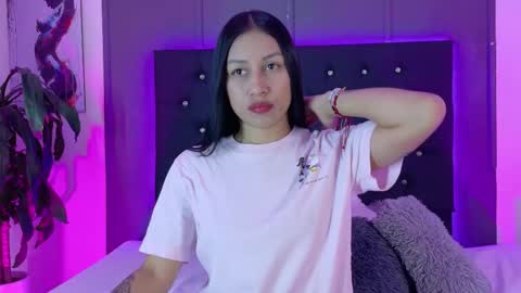 Snapshot of billye_eilish chatting on 10.06.25 Billie online show from 10.06.25