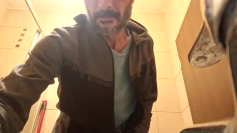 Snapshot of bisexdadd chatting on 12.01.24 bisexdadd online show from 12.01.24