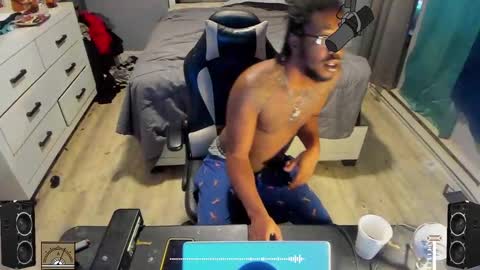 Plant Base Streamers From Pennsylvania online show from 01.05.25