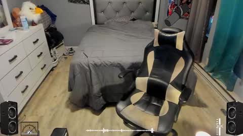 Plant Base Streamers From Pennsylvania online show from 01.21.25