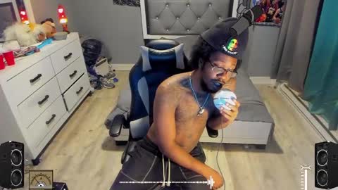 Plant Base Streamers From Pennsylvania online show from 02.19.25