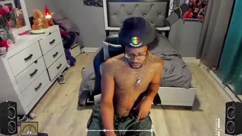 Plant Base Streamers From Pennsylvania online show from 02.23.25