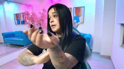 Snapshot of black_roseee chatting on 10.21.25 Rousse online show from 10.21.25