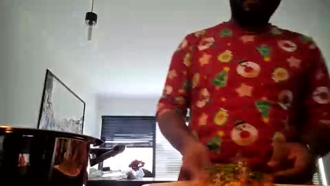 Snapshot of blackguy20ce chatting on 12.06.24 luis online show from 12.06.24