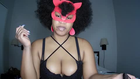 Snapshot of blacksirenqueen chatting on 01.05.25 Queen Siren online show from 01.05.25