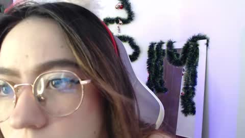 Snapshot of blairvicent chatting on 12.24.24 online show from 12.24.24