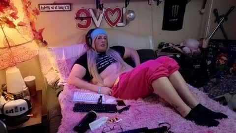 Snapshot of blakelytgirl chatting on 02.05.25 Blakely Morningstar online show from 02.05.25