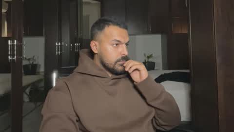 Leo online show from 11.28.25