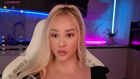 Lana online show from 10.18.25