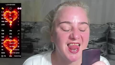 Snapshot of blond_ledi chatting on 02.08.25 blond_ledi online show from 02.08.25