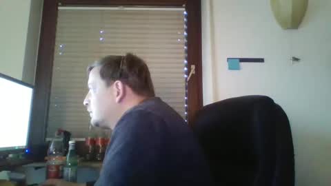 Snapshot of blonde32m chatting on 12.17.24 blonde32m online show from 12.17.24