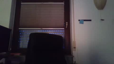 Snapshot of blonde32m chatting on 02.14.25 blonde32m online show from 02.14.25