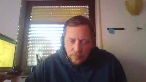 Snapshot of blonde32m chatting on 11.03.25 blonde32m online show from 11.03.25