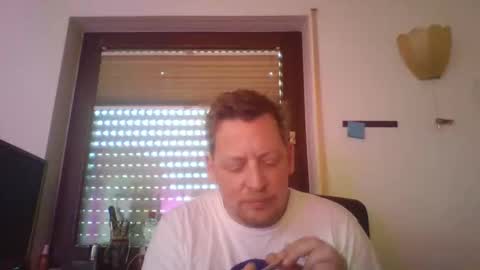 Snapshot of blonde32m chatting on 11.08.25 blonde32m online show from 11.08.25