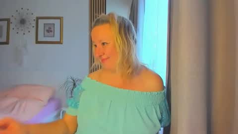Nicole online show from 12.28.24