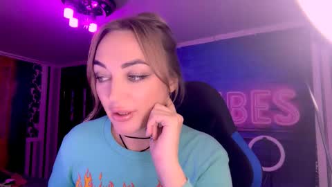 Snapshot of blonde_temptation chatting on 10.10.25 Meryem online show from 10.10.25
