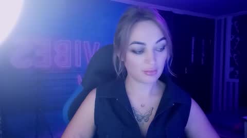 Snapshot of blonde_temptation chatting on 10.13.25 Meryem online show from 10.13.25