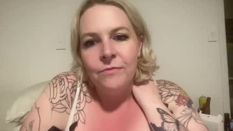 Snapshot of blondejj chatting on 12.23.24 JJ online show from 12.23.24