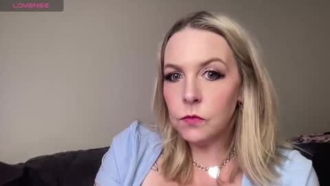 Snapshot of blondejj chatting on 10.05.25 JJ online show from 10.05.25