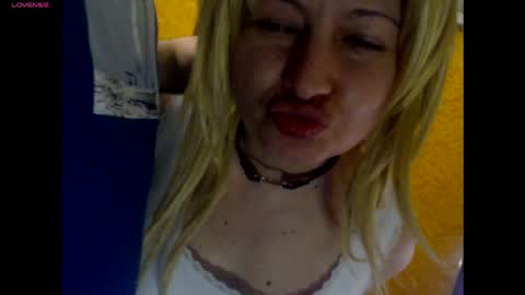Snapshot of blontsex chatting on 12.21.24 Blontsex online show from 12.21.24