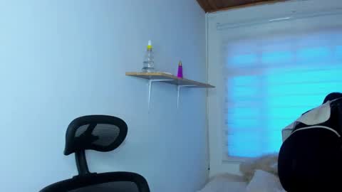 Snapshot of bloom_flower1 chatting on 12.01.25 bloom_flower1 online show from 12.01.25