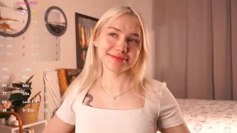 Snapshot of blue_bow chatting on 11.20.25 Adeline online show from 11.20.25