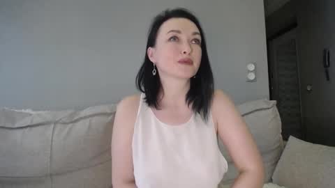 Snapshot of blueeyeess chatting on 12.13.24 Alina online show from 12.13.24