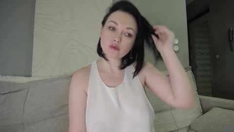 Snapshot of blueeyeess chatting on 01.17.25 Alina online show from 01.17.25