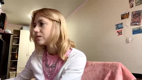 Snapshot of blushingdesire chatting on 11.11.25 Elizabeth online show from 11.11.25