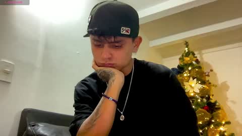 Snapshot of bob_pettersonn chatting on 12.21.24 Bob  INDEPENDENT MODEL online show from 12.21.24