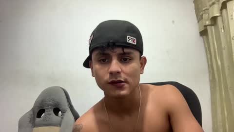 Snapshot of bob_pettersonn chatting on 12.22.24 Bob  INDEPENDENT MODEL online show from 12.22.24