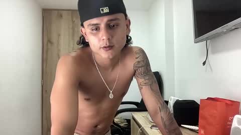 Snapshot of bob_pettersonn chatting on 09.28.25 Bob  INDEPENDENT MODEL online show from 09.28.25