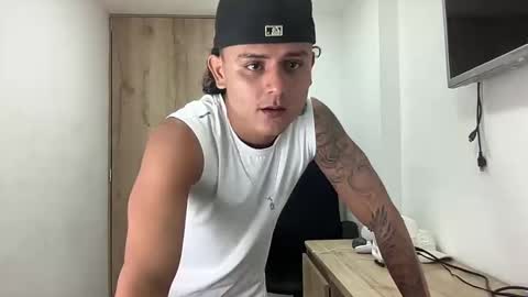 Snapshot of bob_pettersonn chatting on 09.30.25 Bob  INDEPENDENT MODEL online show from 09.30.25