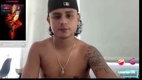 Snapshot of bob_pettersonn chatting on 10.23.25 Bob  INDEPENDENT MODEL online show from 10.23.25