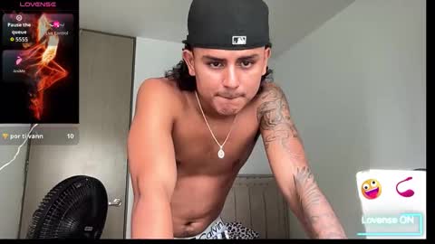 Snapshot of bob_pettersonn chatting on 10.29.25 Bob  INDEPENDENT MODEL online show from 10.29.25