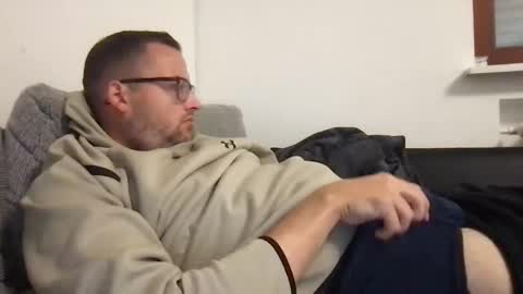 Snapshot of bobbele94 chatting on 09.23.25 bobbele94 online show from 09.23.25