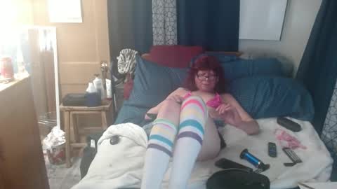 Snapshot of bobbiloosehole chatting on 02.12.25 Bobbi online show from 02.12.25