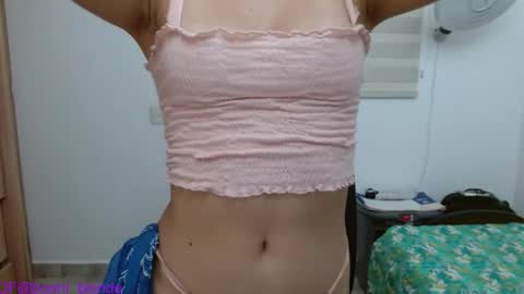 Snapshot of bonni_blonde chatting on 10.11.25 Bonnie online show from 10.11.25