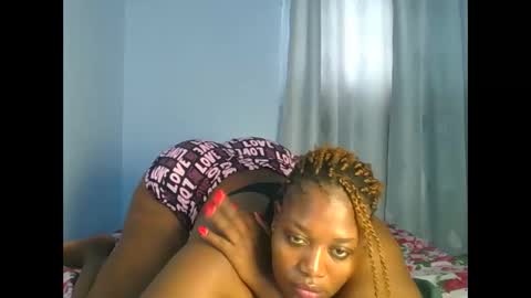 Snapshot of booty_panther chatting on 10.15.25 sandrah online show from 10.15.25