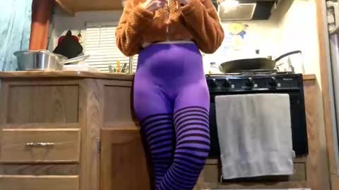 Snapshot of bootyinpantyhose chatting on 10.26.25 GinaBooty online show from 10.26.25