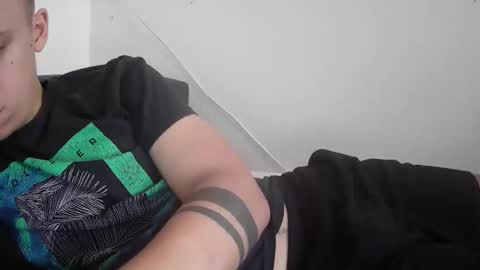 Snapshot of botisz01 chatting on 10.13.25 botisz01 online show from 10.13.25