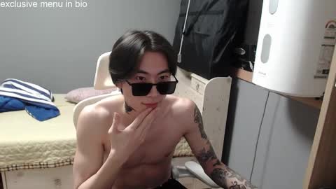 Snapshot of boxman556990 chatting on 10.24.25 boxman556990 online show from 10.24.25