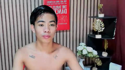 Snapshot of boynextdoor4ux chatting on 09.09.25 HI IM JAMES DONT FORGET GIVE ME THUMBS UP AND JOIN TO MY FANCLUB online show from 09.09.25