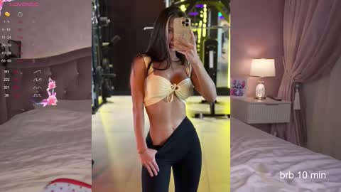 Snapshot of brabuss_ chatting on 12.04.25 Lana online show from 12.04.25