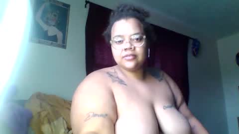 Snapshot of brattybee200 chatting on 10.26.25 brattybee200 online show from 10.26.25
