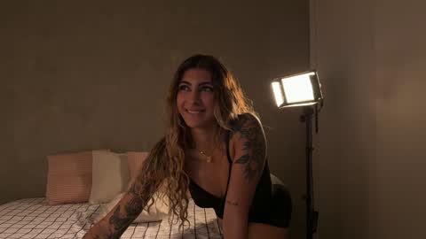 Snapshot of brazilians_doitbetter chatting on 10.14.25 Brazilian Girls One More Cum online show from 10.14.25
