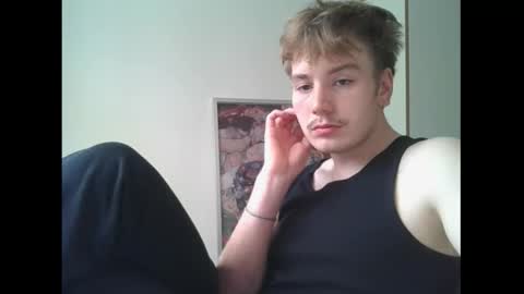 Snapshot of breaxaam chatting on 10.26.25 breaxaam online show from 10.26.25