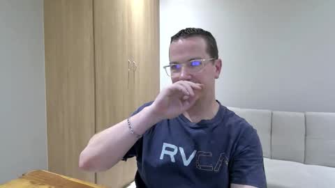 Snapshot of brettdj chatting on 09.08.25 Brett online show from 09.08.25